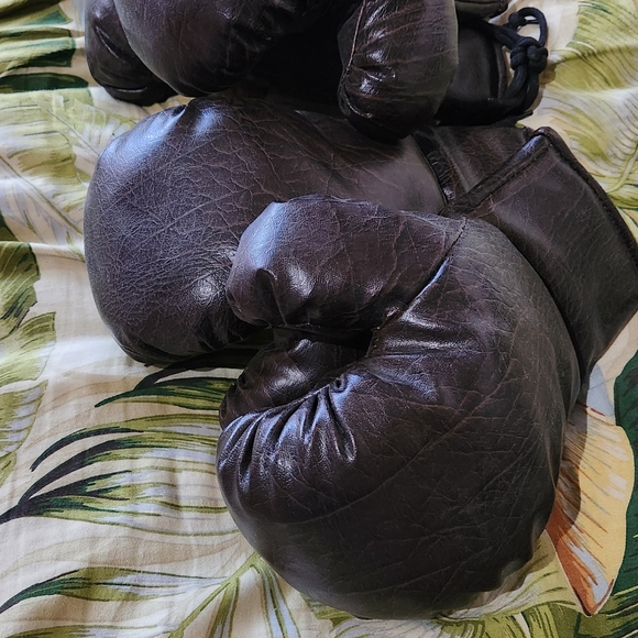 Vintage Boxing Gloves 2 pairs - Picture 6 of 7